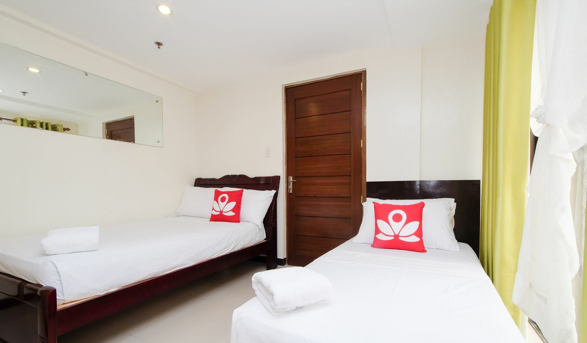Zen Rooms Time Travellers Makati Makati City Екстер'єр фото