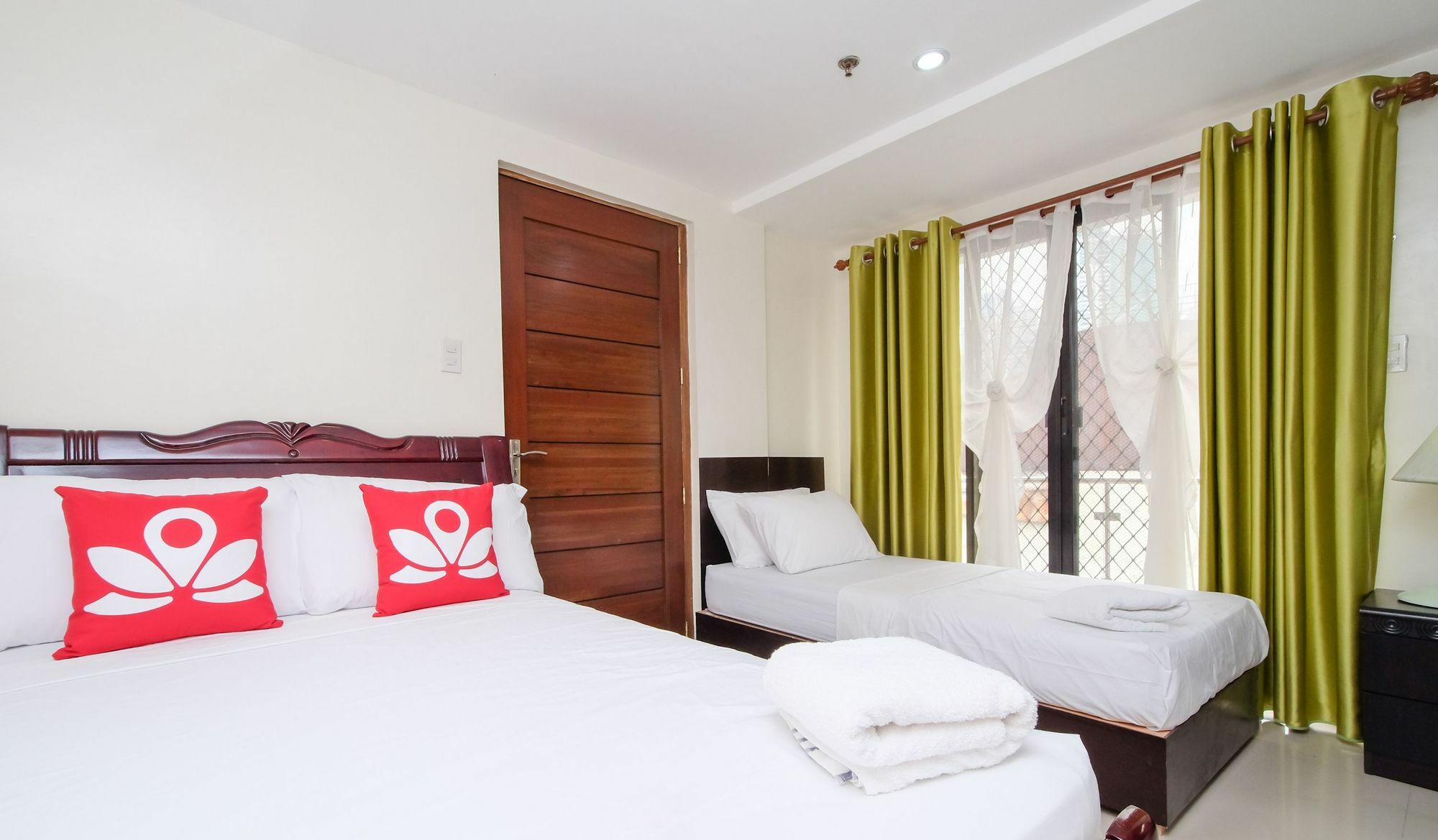 Zen Rooms Time Travellers Makati Makati City Екстер'єр фото